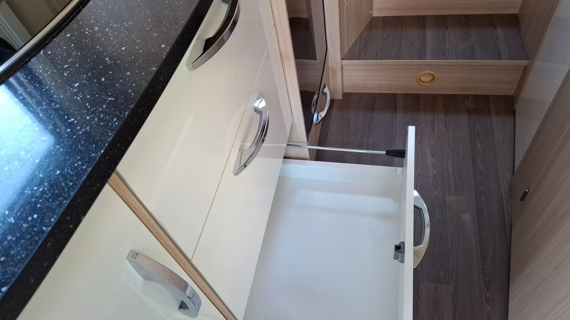 Bürstner Travel Van T690